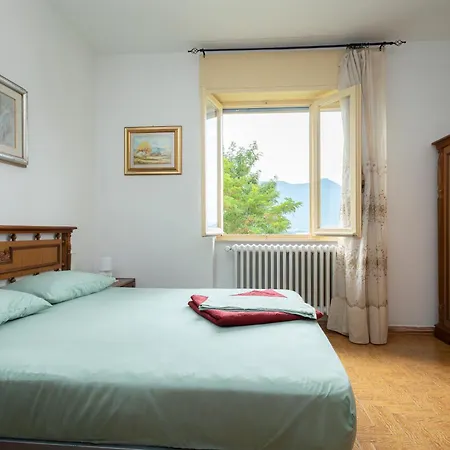 Housecurti1 Apartmán